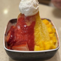 Meet Fresh - Medium Mango Berry Milk Shaved Ice