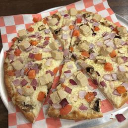 Plant based garlic chicken pizza. Medium Plant based garlic chicken pizza. Medium