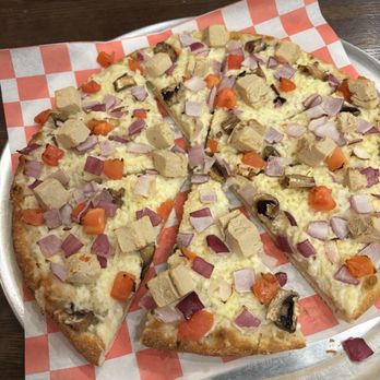 Pizza Twist - Plant based garlic chicken pizza. Medium - Pizza Near Me - Franklin, Tennessee Pizza Twist - Plant based garlic chicken pizza. Medium - Pizza Near Me - Franklin, Tennessee