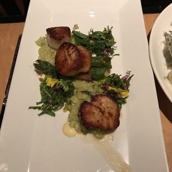Black's Bar & Kitchen - Seared scallops with risotto special - New American Near Me - Bethesda, Maryland