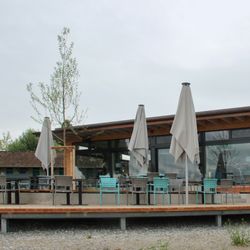 Pier 5 - Terrasse des "Pier 5", kurz nach Öffnung, daher noch ohne Gäste