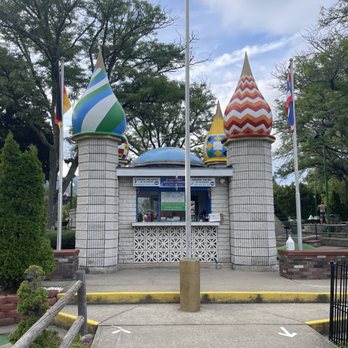Around the World Golf - Around the World Golf Club House - Mini Golf Near Me - Lake George, New York