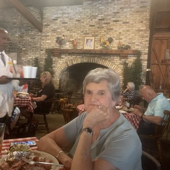 Bennie's Red Barn - My best friend. - Seafood Near Me - St. Simons, Georgia