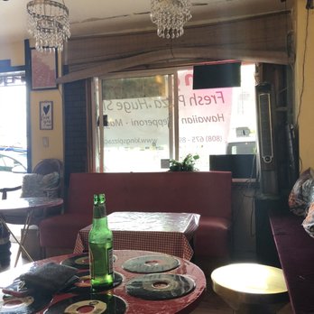King's Pizza Cafe - Interior decor. - Pizza Near Me - Honolulu, Hawaii