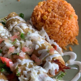 Amores Kitchen Bar - Lunch Flautas - Mexican Near Me - Marblehead, Massachusetts Amores Kitchen Bar - Lunch Flautas - Mexican Near Me - Marblehead, Massachusetts