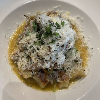 Oak Bistro - Gnocchi with confit duck and mushrooms, tomatoes and pan sauce - New American Near Me - Cambridge, Massachusetts
