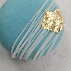 Ché René Macarons & More - This is the blue-raspberry y'all.