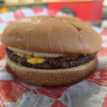 Gary's Drive In - Chili Cheese Burger is in effect! It's smiling at me. Shame that I still need to eat him. - Burgers Near Me - Owensboro, Kentucky Gary's Drive In - Chili Cheese Burger is in effect! It's smiling at me. Shame that I still need to eat him. - Burgers Near Me - Owensboro, Kentucky