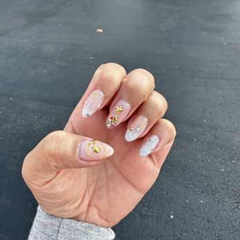 Tiktok Lounge - Fresh nails coming out from the nail salon by Henry - Nail Salons Near Me - Milpitas, California