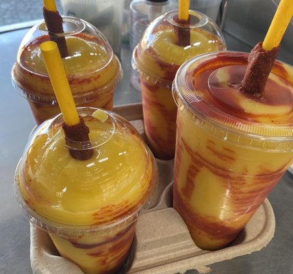 tortas y jugos los chilangos by null
