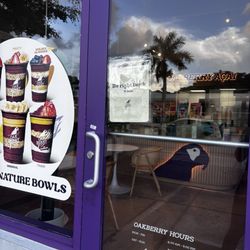 Oakberry Acai - "Be right back" sign