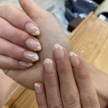 Pamper Nails - Sns nude dip with gel daisy French! - Nail Salons Near Me - Austin, Texas