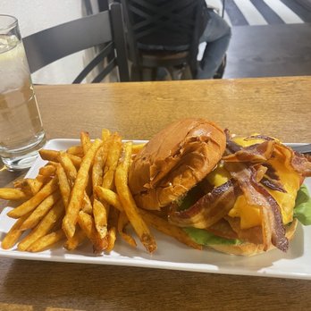 The Craft House - Crispy Chicken Sandwich - Gastropubs Near Me - Clovis, California The Craft House - Crispy Chicken Sandwich - Gastropubs Near Me - Clovis, California