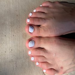 Golflinks Nails - Toes done 2 hours ago! Look at that paint job...