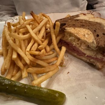 Martin's Tavern - Reuben - Breakfast & Brunch Near Me - Washington, DC, District of Columbia Martin's Tavern - Reuben - Breakfast & Brunch Near Me - Washington, DC, District of Columbia