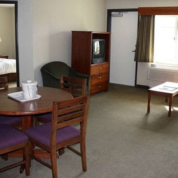 AmericInn by Wyndham Charlevoix - Guest room - Hotels Near Me - Charlevoix, Michigan AmericInn by Wyndham Charlevoix - Guest room - Hotels Near Me - Charlevoix, Michigan