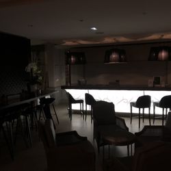 Grand Hôtel Roi René - Bar area early in the morning