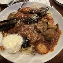Seafood Italiano Clams, mussels, shrimp, and scallops sautéed in a spicy tomato sauce served over linguini