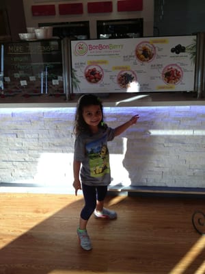 Bon Bon Berry Acai Bowl & Frozen Yogurt by null