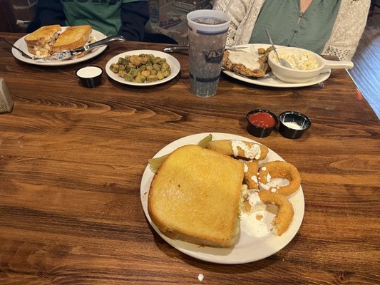 Lucille’s Roadhouse by null