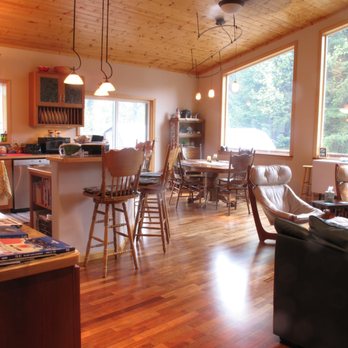 Alaska Glacier Creek Lodge - Breakfast and Common Area - Bed & Breakfast Near Me - Seward, Alaska Alaska Glacier Creek Lodge - Breakfast and Common Area - Bed & Breakfast Near Me - Seward, Alaska
