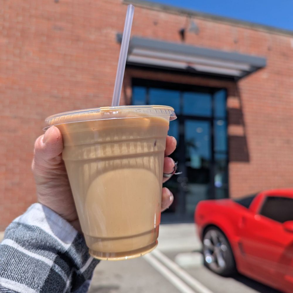 Iced oat latte (small) Iced oat latte (small)