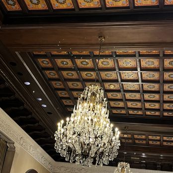 The Drake - Chandeliers in lobby - Hotels Near Me - Chicago, Illinois