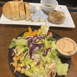 House salad, bread w roasted garlic House salad, bread w roasted garlic