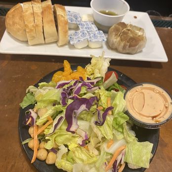 Keuka Restaurant - House salad, bread w roasted garlic - Soup Near Me - Penn Yan, New York Keuka Restaurant - House salad, bread w roasted garlic - Soup Near Me - Penn Yan, New York