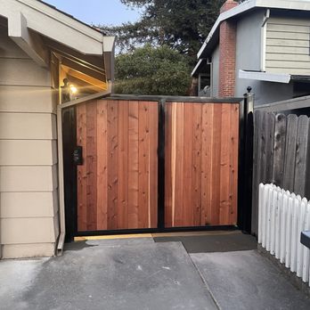 Maranatha Fences - New Gate front of the house. - Fences & Gates Near Me Maranatha Fences - New Gate front of the house. - Fences & Gates Near Me