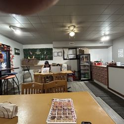 Pizzaland And BBQ Hub - Small but clean eating area. 11 people and a waiting bench.