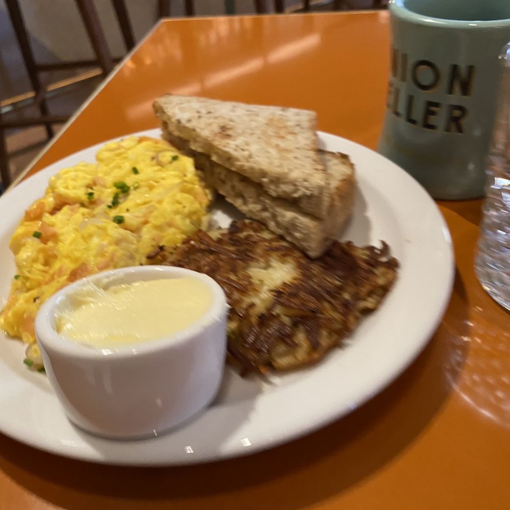Union Teller Delicatessen - Scrambled eggs bacon toast hash browns - Delis Near Me - Nashville, Tennessee Union Teller Delicatessen - Scrambled eggs bacon toast hash browns - Delis Near Me - Nashville, Tennessee