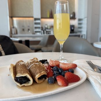 Delta Sky Club - Terminal C - Insta/Beli/Yelp/TikTok: @amei_eats - Airport Lounges Near Me - Queens, New York