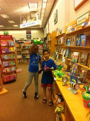 Barnes & Noble by null