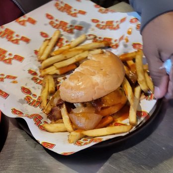 Phil's BBQ - Poboy burger plate - Barbeque Near Me - Temecula, California