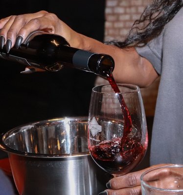 Pur Noire Urban Wineries by null