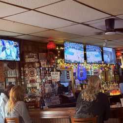 Luna Cafe - Plenty of TV's
