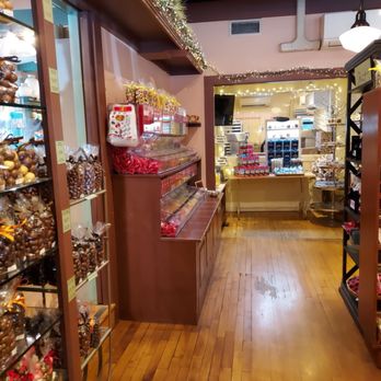 Harbor Candy Shop - Candy Stores Near Me - Ogunquit, Maine