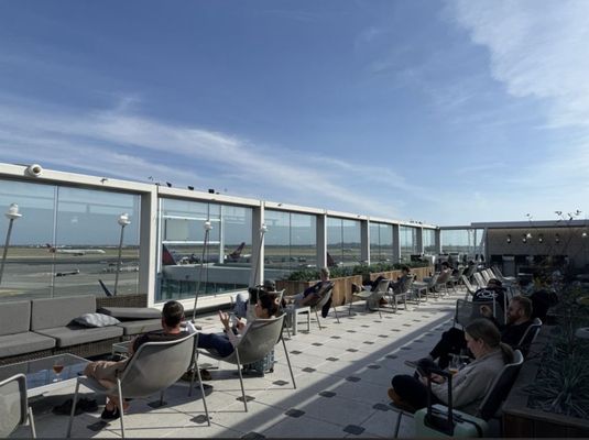 Delta Sky Club by null