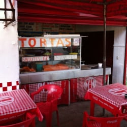 asados y guisos el amigo Luis - También tiene tortas y otro tipo de antojitos.
