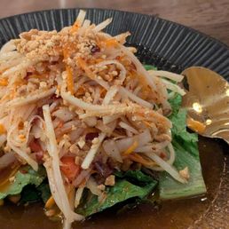 Papaya pok pok salad