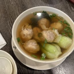 Wonton soup , qty 6 in one order Wonton soup , qty 6 in one order