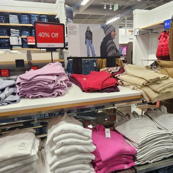 Gap Factory - Men's Clothing Near Me - Folsom, California