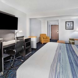 AmericInn by Wyndham Quincy - Suite