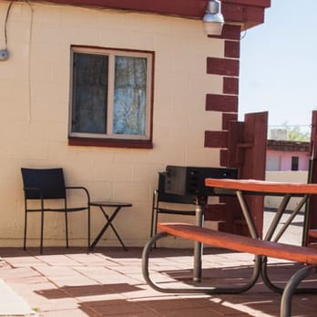 Red Rock Motel - Private Patio - Hotels Near Me - Page, Arizona
