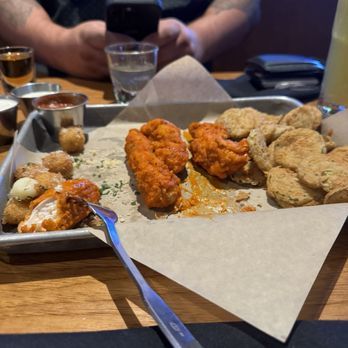 TWIN PEAKS - Updated January 2026 - 250 Photos & 188 Reviews - 7751 W