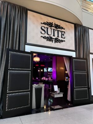 Suite Restaurant / Lounge by null