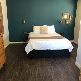 Noon Lodge at Mallard Bay - Big Bear Lake, CA