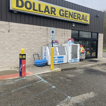 Dollar General - the front of a dollar general store - Discount Store Near Me - Uhrichsville, Ohio Dollar General - the front of a dollar general store - Discount Store Near Me - Uhrichsville, Ohio