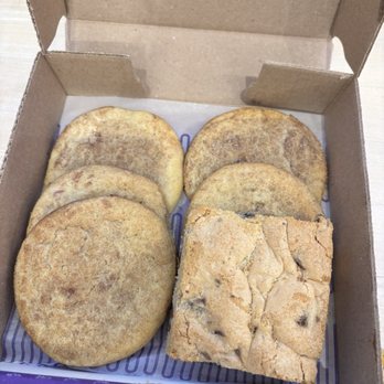 Insomnia Cookies - Super 6 (5 Snickerdoodle and 1 Chocolate Chunk Blondie) - Ice Cream & Frozen Yogurt Near Me - Houston, Texas